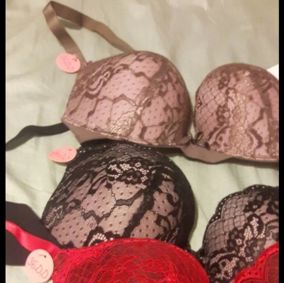 Bras - Picture 3 of 4